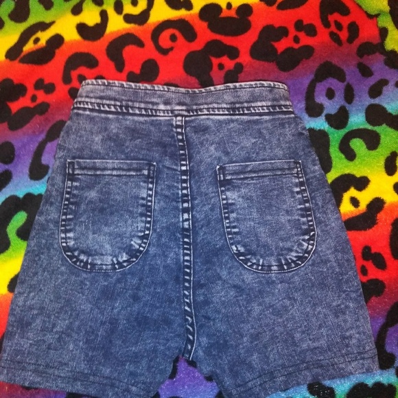 Shorts - Picture 3 of 3